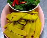 รูปขั้นตอนการทำที่ 1 ของ ฟักทองโหระพาผัดไข่