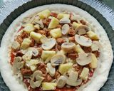 Gambar langkah 11 resipi Hawaiian Pizza 🍕🍍.