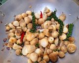 Hình bước làm 3 của món Nấm rơm kho tiêu xanh chay