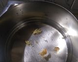 A picture of step 2 of Ginger lemon green tea.