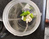 A picture of step 1 of Peanut Coriander Chutney.