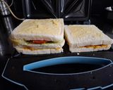A picture of step 3 of Club & cheese sandwich.
