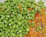 Gambar langkah 3 resipi Tumis kacang panjang bertelur.
