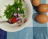 Foto langkah ke 1 dari resep Telur Dadar Barendo Khas Minang.