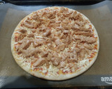 Foto del paso 5 de la receta: Pizza Margarita de pollo con Mix de fruta y queso