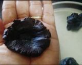 ओरीओ बिस्कीटांचे मोदक (Oreo Biscuit Modak Recipe In Marathi) रेसिपी स्टेप 2 फोटो