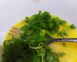 Foto langkah ke 4 dari resep Omelette Bayam Jamur Kuping - MPASI 12m+.