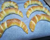 Tejes kifli (sós-köménymagos és fokhagymás) recept fázis 6 fotója