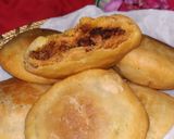 A picture of step 7 of Moong dal kochori.