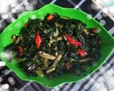 Foto langkah ke 5 dari resep Tumis Daun Pepaya Jepang dan Teri.