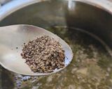 A picture of step 2 of Green Amaranth leaves soup.