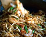 Foto langkah ke 3 dari resep Kwetiow Goreng Udang a'la Thai(Prawns Pad Thai).