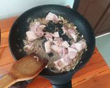 รูปขั้นตอนการทำที่ 2 ของ หมูสามชั้นผัดกะปิ