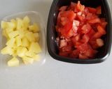 Foto del paso 1 de la receta: Ensalada de tomate y piña