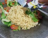 Foto langkah ke 4 dari resep 271. Mie Goreng Sosis.