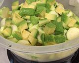 Une image de l'étape 2 de Purée bébé avocat courgette.