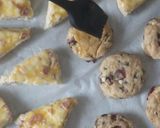 Foto langkah ke 6 dari resep Cranberry Chocolate Scone.