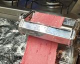Foto del paso 3 de la receta: Fideos caseros de harina integral y remolacha
