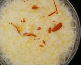A picture of step 2 of Saffron nutty milk shake.