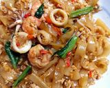 Foto langkah ke 6 dari resep Kwetiau/kwetiaw goreng seafood.