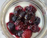 Foto del paso 2 de la receta: Parfait de yogurt con frutos rojos