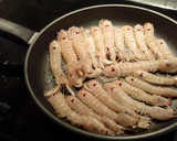 Foto del paso 3 de la receta: Galeras a la plancha con eneldo