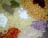 A picture of step 4 of Garlic macroni chaat.