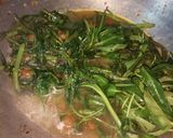 Foto langkah ke 3 dari resep Tumis kangkung.