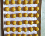 Foto langkah ke 3 dari resep Kue Rambutan / Kukis Bola Coklat.
