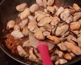 Hình bước làm 2 của món Trai (Vẹm Đen) Xào Sả Ớt