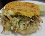 Foto del paso 18 de la receta: Arepa🫓de calabacin🥯y zanahoria rellena de pollo🍗queso🧀cebolla🧅caramelizada y salsa de ajo🧄🌿🥯