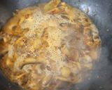 Foto del paso 2 de la receta: Champiñones al Jerez o vino blanco acompañado con tortilla