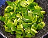 Foto del paso 2 de la receta: Medallones de merluza con salsa de pimientos verdes
