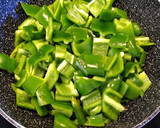 Foto del paso 2 de la receta: Medallones de merluza con salsa de pimientos verdes