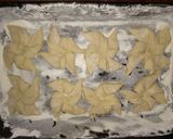 Foto del paso 6 de la receta: Facturas fácil y rápidas 🥐 (sin manteca y sin hojaldre)
