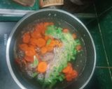 Foto langkah ke 3 dari resep Sup Daging Sayuran Simple.