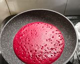 Foto langkah ke 3 dari resep Martabak Lipat Red Velvet Topping Coklat Tabur.