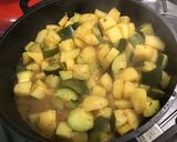 Une image de l'étape 10 de Pommes de terre et courgettes au bouillon de chapon.