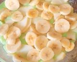 A picture of step 6 of Fruit Trifle.