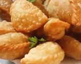 صورة لخطوة 7 من وصفة سمبوسة البف اللذيذه😋👍🏻 رمضانيه