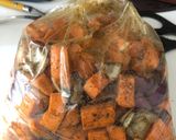 Édesburgonya sült lila hagymával recept fázis 5 fotója