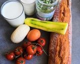 Une image de l'étape 1 de Baguette bâteau courgette, tomates cerises et babybel.