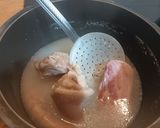 Foto del paso 4 de la receta: Judías blancas con oreja de cerdo y compango asturiano