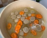 Foto langkah ke 3 dari resep Tumis Brokoli, Wortel, Bakso.