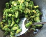 Foto langkah ke 4 dari resep Tumis Pare.