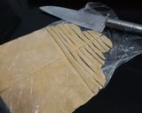 Foto langkah ke 4 dari resep Stik Bawang Ekonomis Kilat Tanpa Ribet.