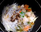 รูปขั้นตอนการทำที่ 3 ของ เส้นเล็กผัดซีอิ๊วไก่