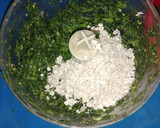 Foto del paso 3 de la receta: Panqueques de espinacas con pollo y salsa de queso
