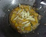 รูปขั้นตอนการทำที่ 3 ของ ฟักทองผัดไข่ สูตรคุณแม่