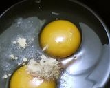 Foto langkah ke 2 dari resep Dadar Telur Keju Nori.